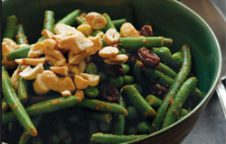 Green bean curry with peas and cashews Recipe